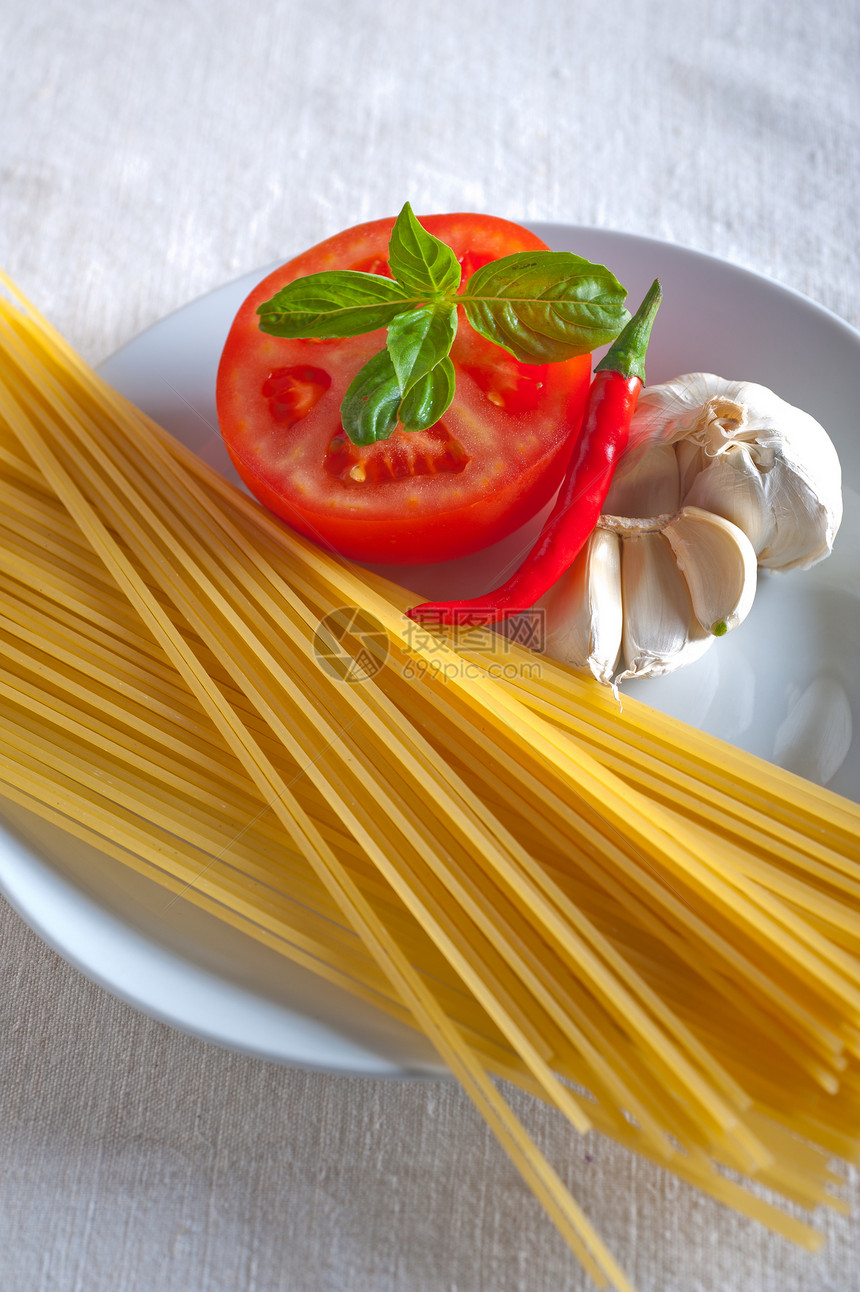 意大利面条意大利面番茄配料食谱饮食小麦美食胡椒课程烹饪营养食物盘子图片