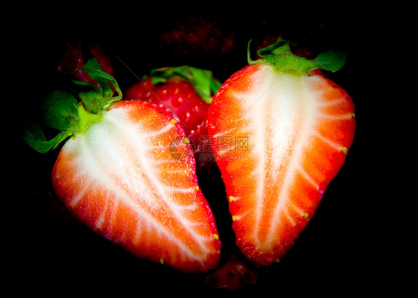 切草莓绿色黑色水果营养浆果小吃红色美食饮食甜点图片