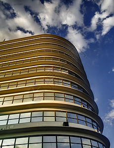 现代摩天大楼玻璃办公室建筑天空城市窗户背景图片