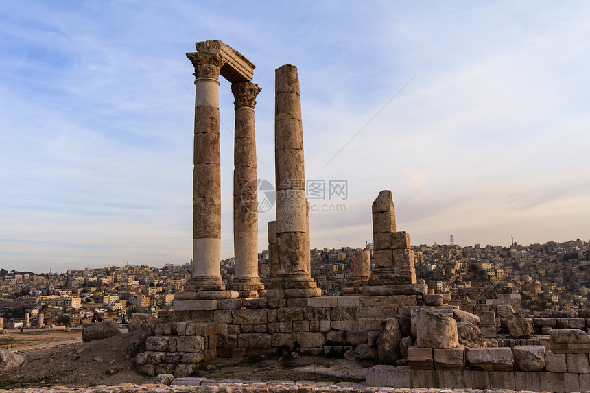 约旦AlQasr工地安曼Citadel的大力神寺时间地标历史岩石废墟石头柱子宗教首都避难所图片