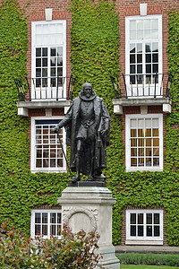 弗朗西斯·培根弗朗西斯培根雕像背景