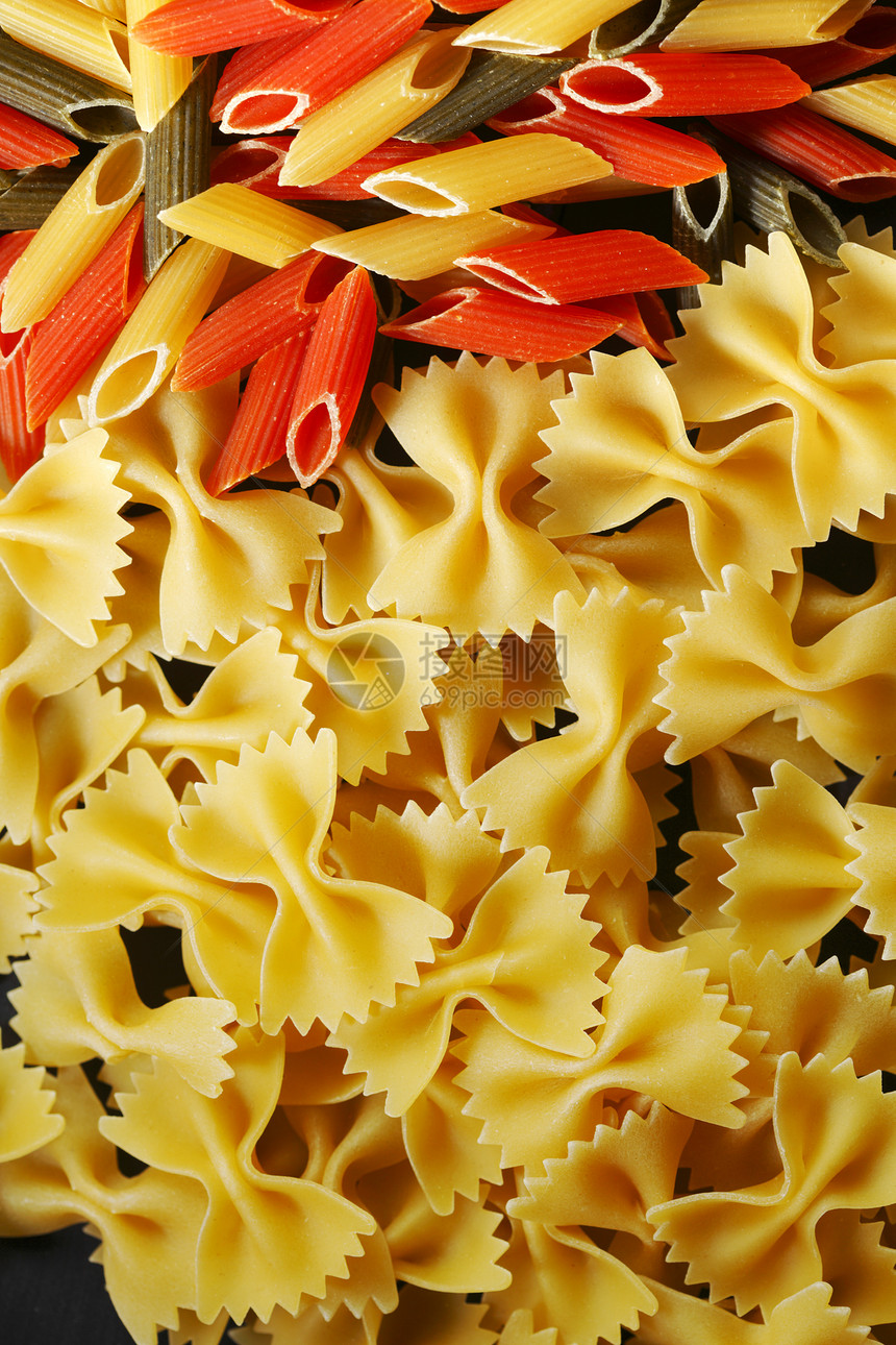 意大利意大利面粉种类和形状的多样化饮食营养面条小麦糖类美食文化午餐桌子宏观图片