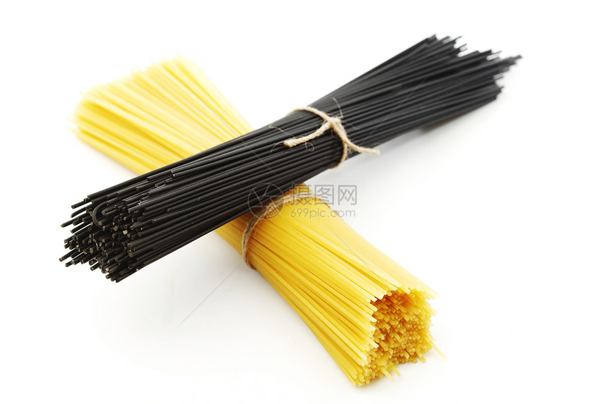 黑白干意大利面白色美食午餐黄色绳索用餐食物黑色杂货店食品图片
