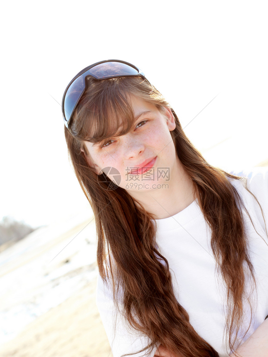 女童少女眼镜女孩青年白色微笑棕色幸福女性青少年黑发图片