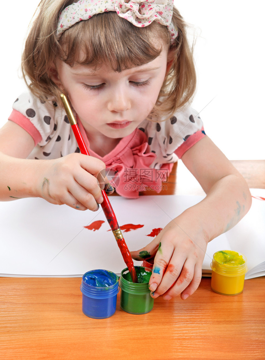 女孩绘图水彩帆布裙子热情童年桌子女性幼儿园绘画学习图片