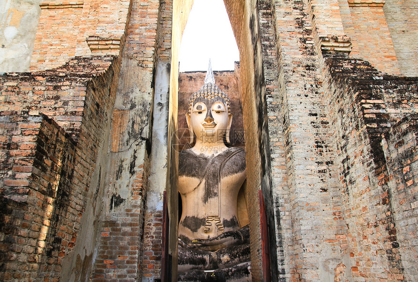 泰国苏霍泰历史公园Wat Si Chum寺庙遗产艺术地标历史宗教雕像石头文化场景图片