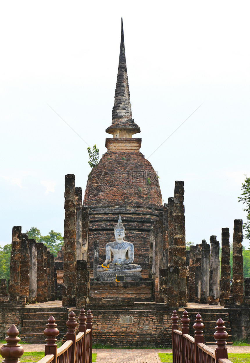 泰国Sukhothai历史公园的Wat Sa Si佛教徒冥想考古学雕像宗教公园石头世界遗产废墟建筑学图片