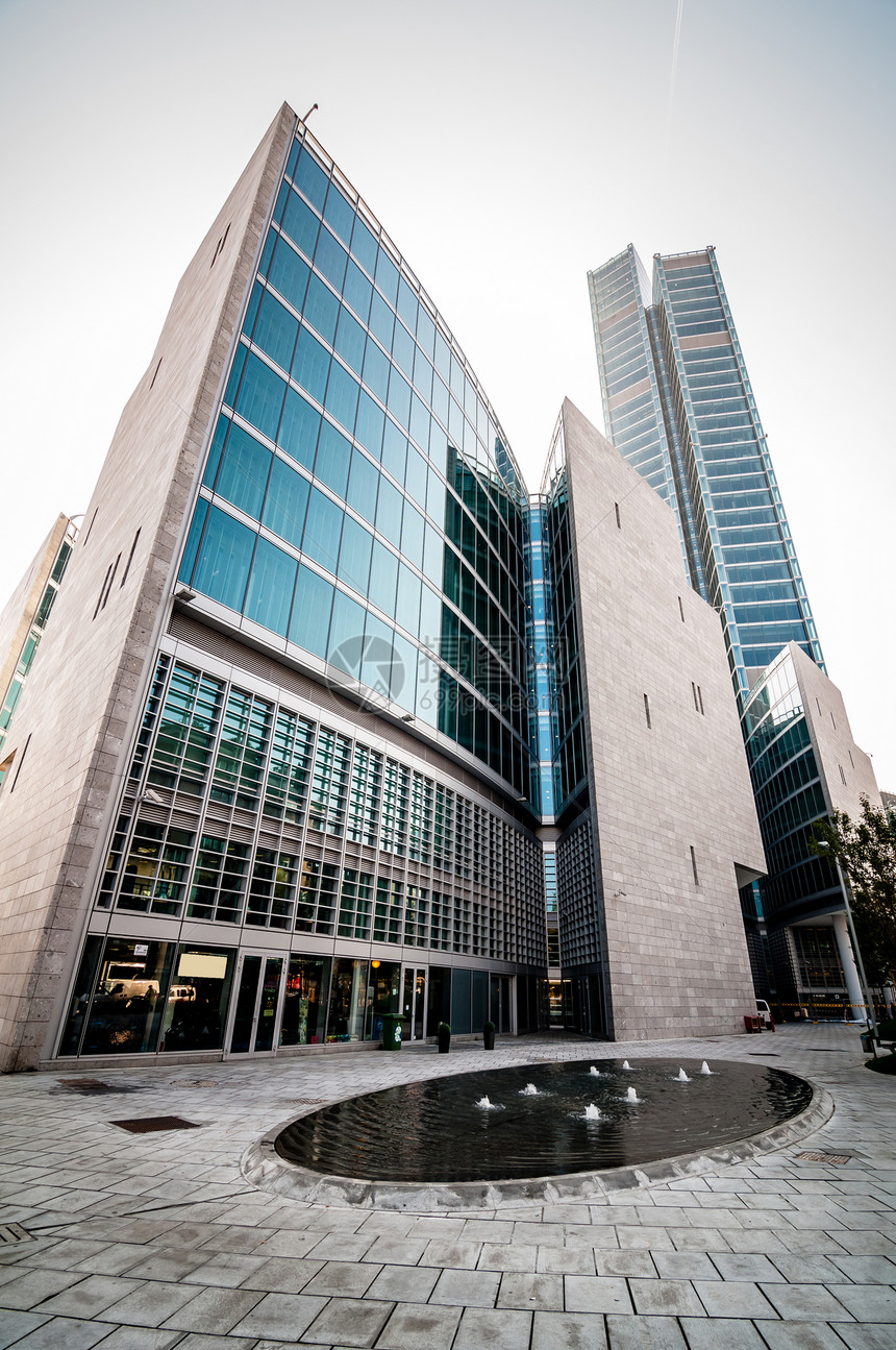 商业建设办公室景观建筑物反射公司天空摩天大楼市中心蓝色金融图片