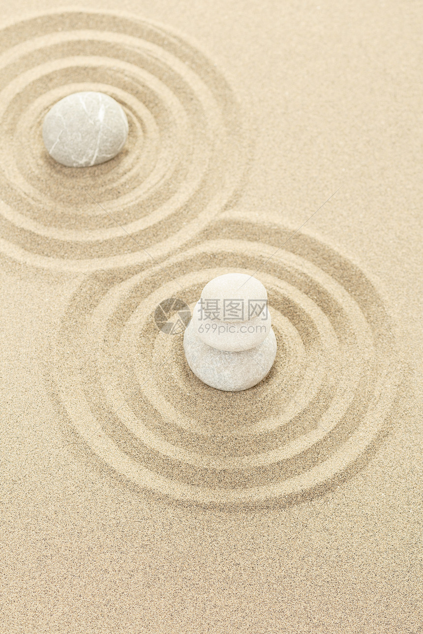 沙中平衡的石块精神传统卵石艺术专注岩石头脑生活石头灵魂图片