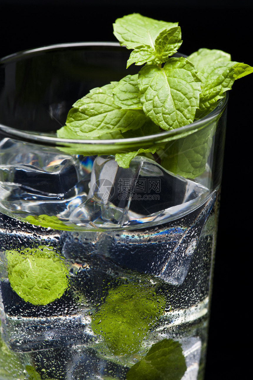 绿色莫吉托鸡尾酒派对柠檬酒精草本植物水果俱乐部苏打叶子调酒师玻璃图片
