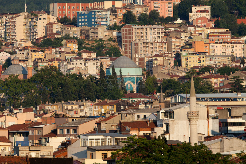 土耳其Bursa的清真寺和许多房屋住宅场景街道地标窗户建筑尖塔圆顶城市建筑学图片