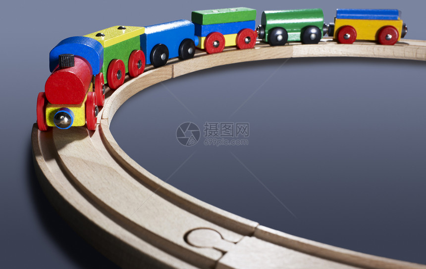彩色木制玩具火车图片