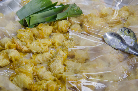 中华点心美食营养饺子食物糕点黄色背景图片