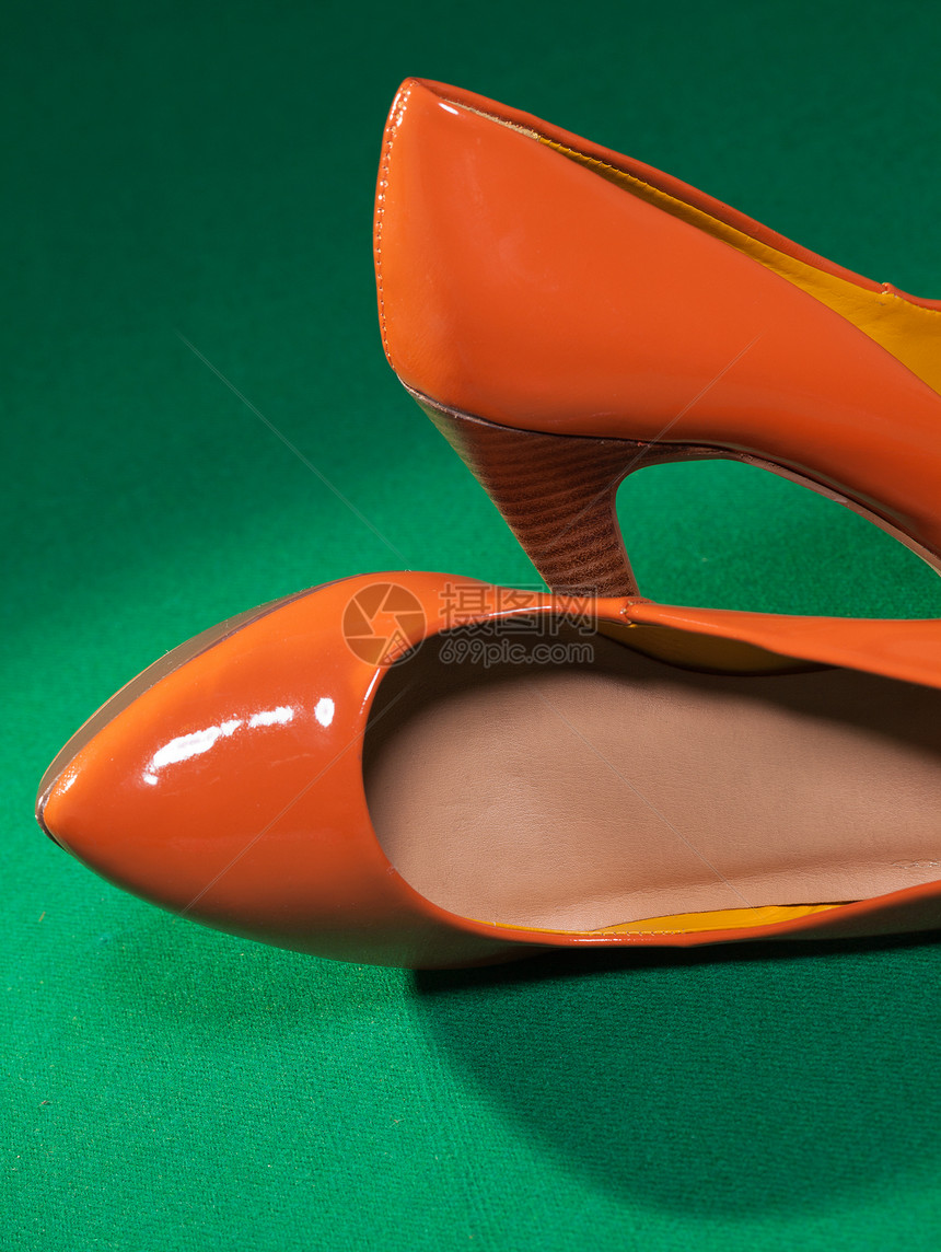 女性橙色鞋女士皮革绿色脚跟高跟鞋橙子齿轮短剑图片