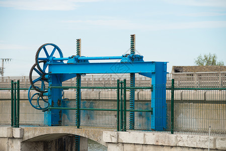 液盖水库机械防洪堤工业银行水闸水平齿轮机器高清图片