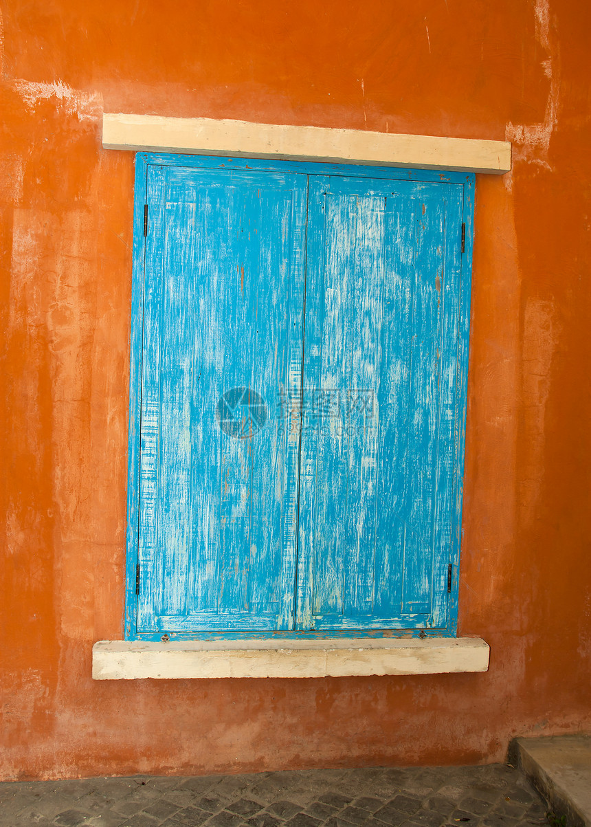重要窗口装饰品窗户裂缝橙子风化边界城市红色框架蓝色图片