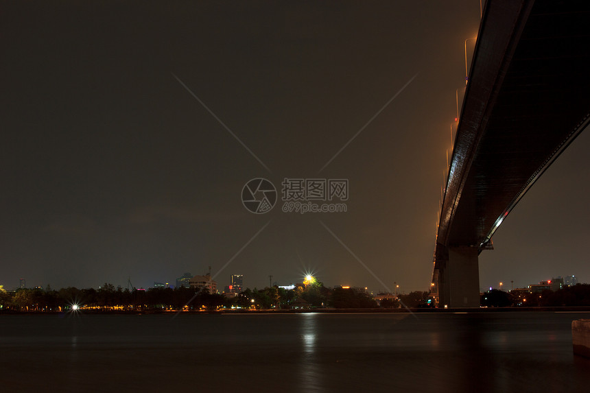 夜间泰国Rama XIIII桥2图片