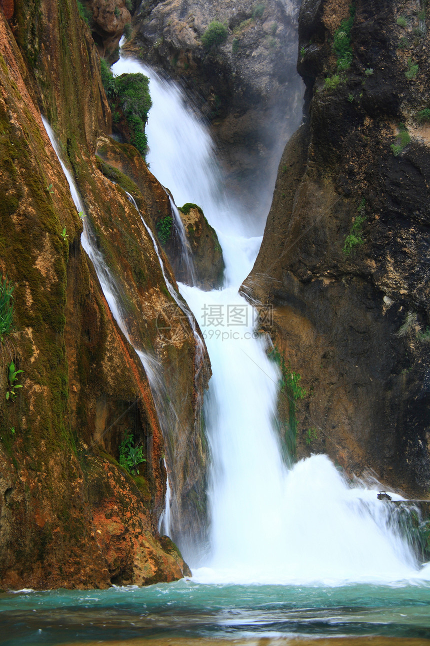 瀑布落到河中运动环境公园森林风景岩石热带叶子旅行荒野图片