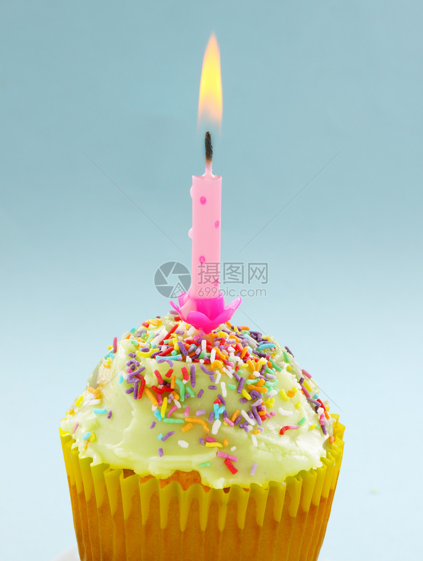 生日蜡烛杯蛋糕育肥盘子蜡烛飘带铺张燃烧烹饪冰镇味道食物图片