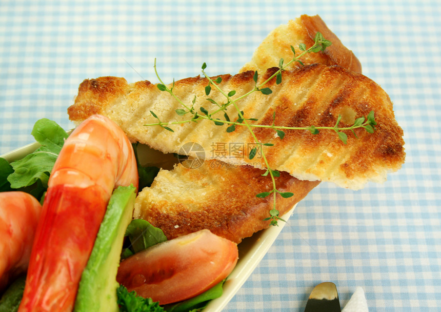 虾和火箭沙拉贝类海鲜草药对虾营养动物美食蔬菜烹饪用餐图片
