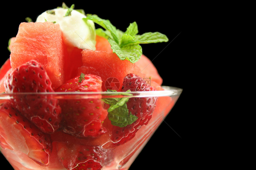 草莓和西瓜烹饪薄荷食物玻璃味道美食酸奶水果小吃营养图片