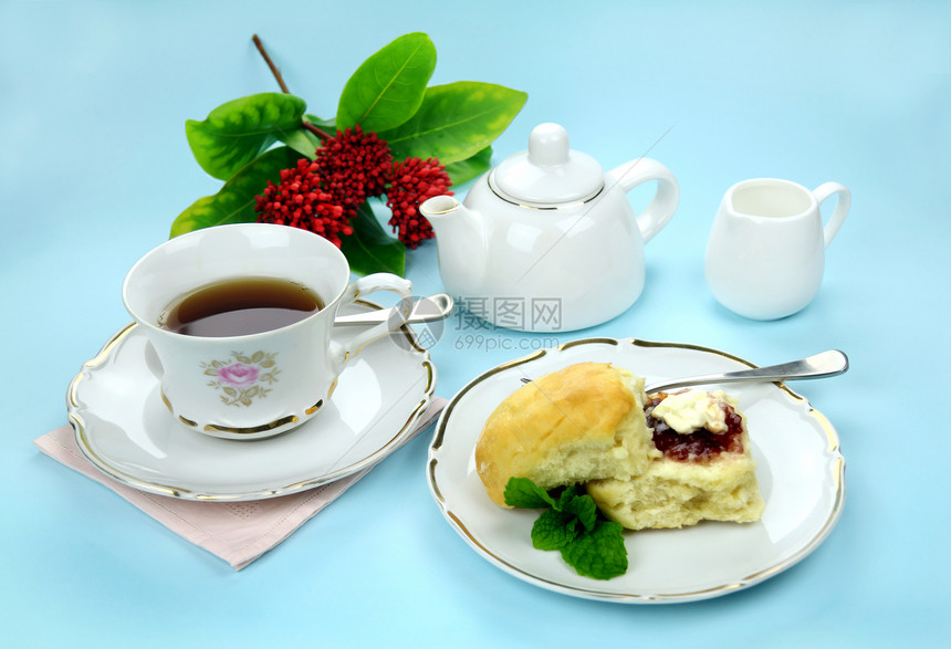 茶和勺子烹饪餐巾食物飞碟茶碗奶油味道古董茶壶营养图片