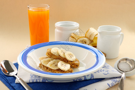 与香蕉比比比克斯味道美食午餐食物早餐牛奶小麦谷物玻璃杏汁背景