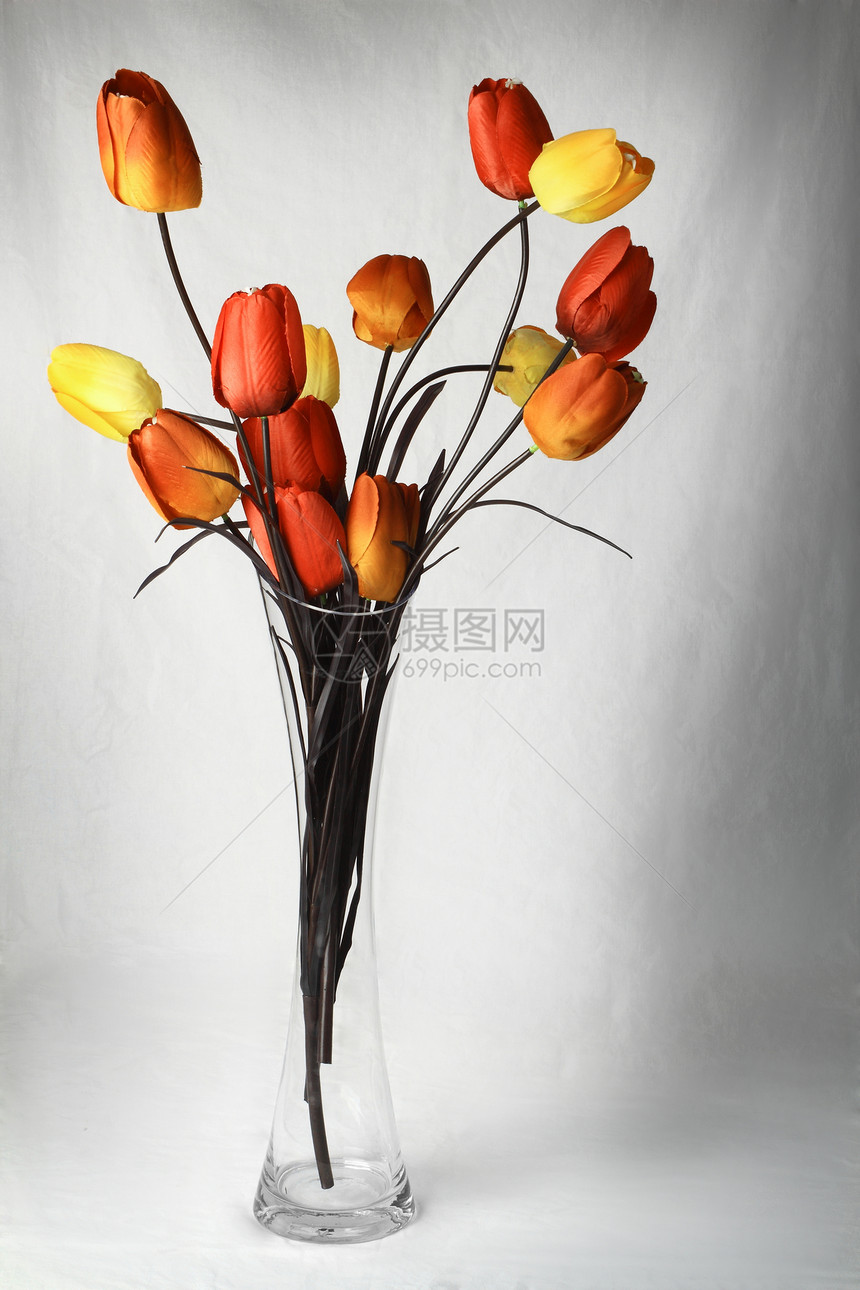 花瓶中的鲜花风格白色艺术装饰红色玻璃花朵图片