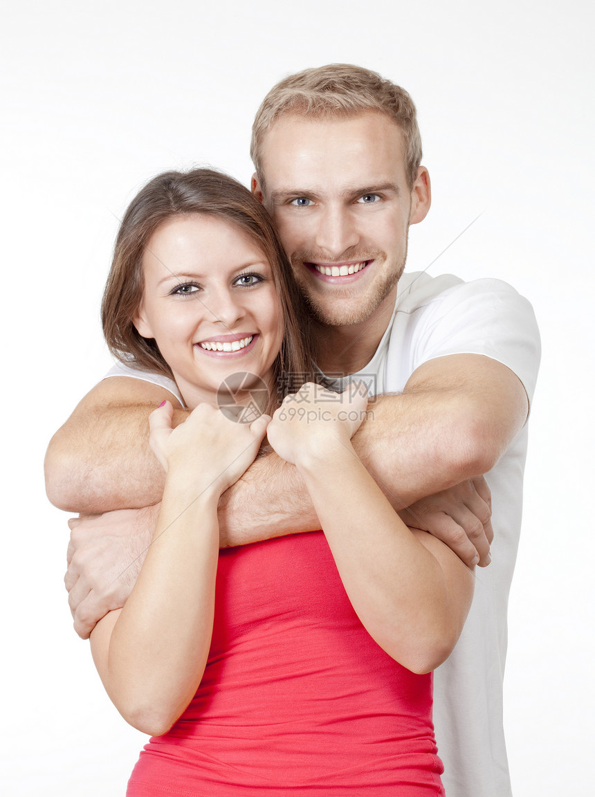 快乐的年轻夫妇幸福喜悦工作室女朋友乐趣夫妻男性男朋友女性拥抱图片