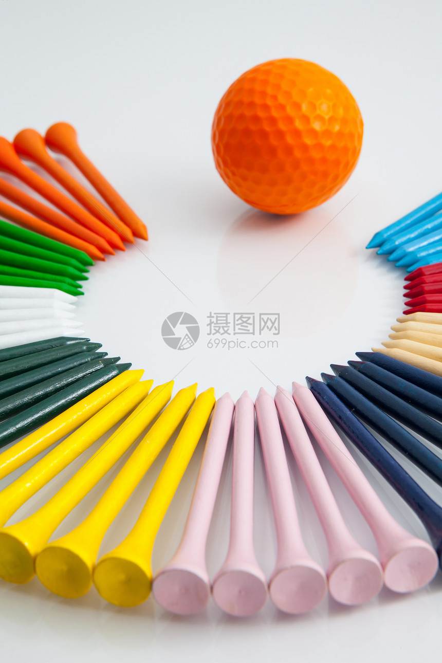 色彩多彩的木制高尔夫球材料运动戒指木头圆圈静物发球台图片