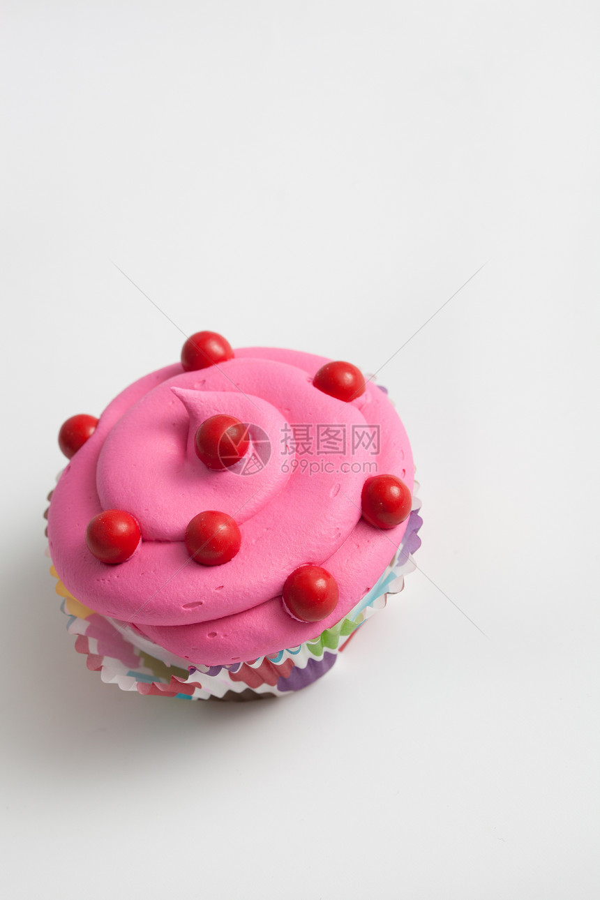 彩色纸杯蛋糕的特写小雨面包磨砂冰镇蛋糕甜点装饰图片
