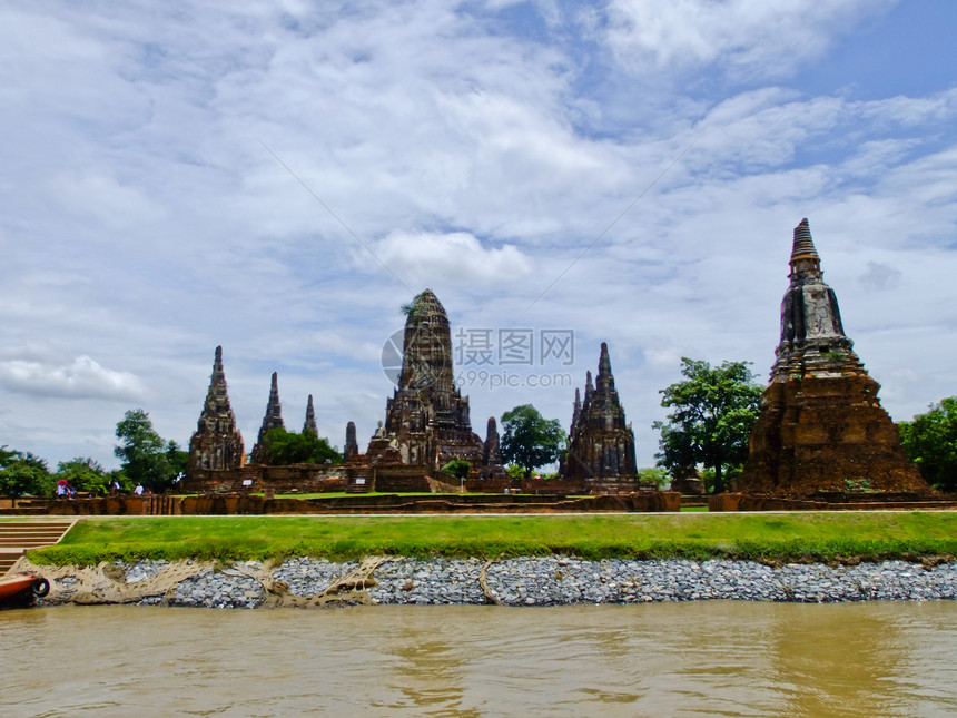 泰国Ayutthaya的佛教修道院信仰石头银行纪念碑遗产树木历史性地标天空建筑图片