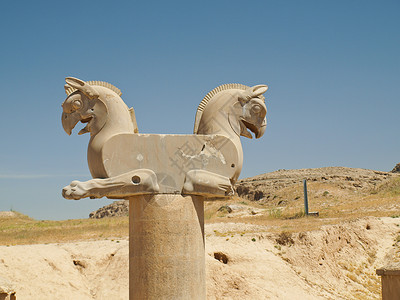 希州一个古老城市伯塞波利斯的双头格里芬雕像高清图片