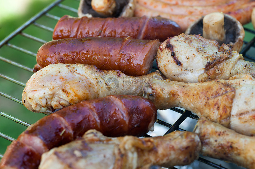 在烤架上用美味的烤肉烧烤铁板食谱牛扒派对架子腰肉花园木炭用餐饥饿图片