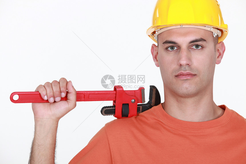 男人用可调节的扳手员工制造厂套装安装帽子房子工程师生产承包商职员图片