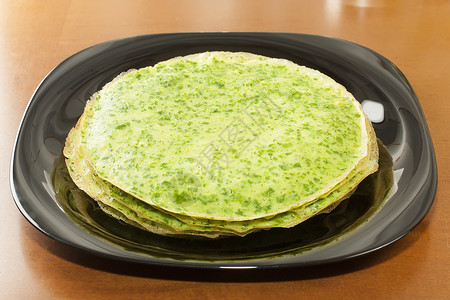 带菠菜的煎饼床单盘子食物蔬菜绿色植物糕点烹饪油炸背景图片