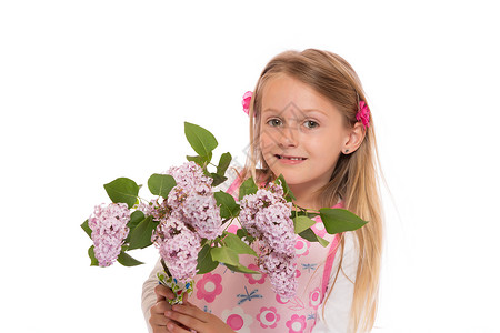 带花朵的快乐小女孩紫丁香头发金发工作室幸福孩子童年女性微笑喜悦背景图片