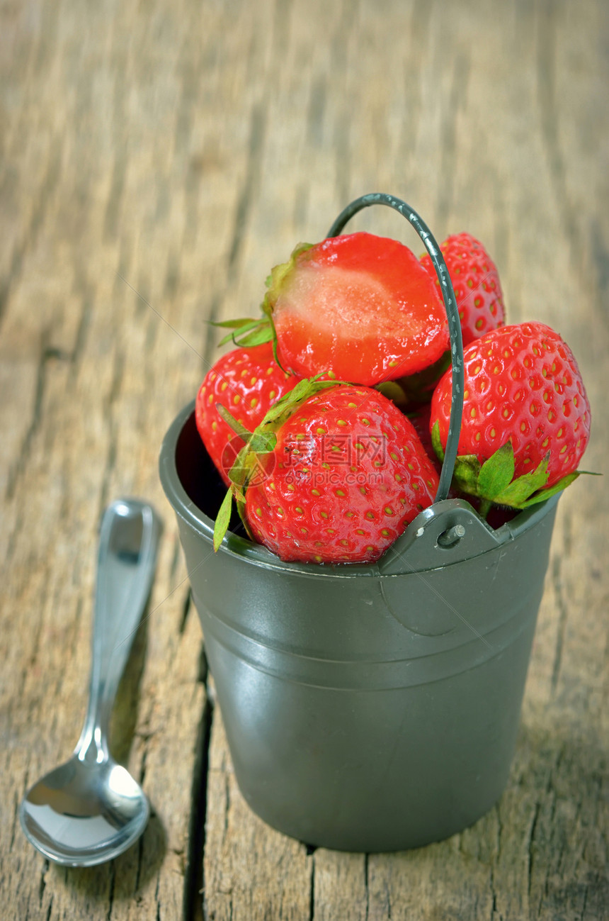 新鲜甘蓝草莓浆果食物水果饮食小吃生态园艺茶匙团体生产图片