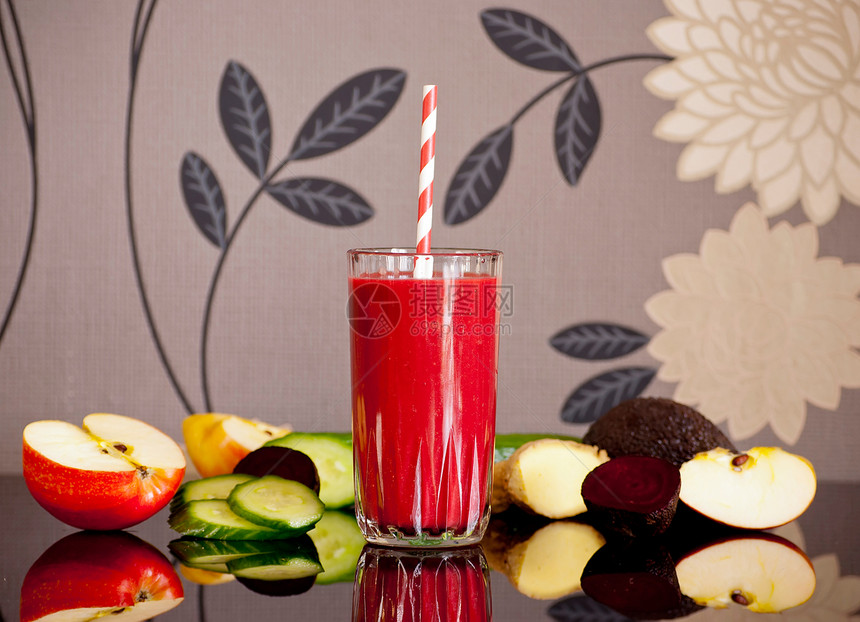 健康果汁健康饮食红色黑色黄瓜薄荷冰沙养分甜菜玻璃排毒图片