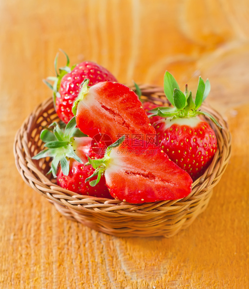草莓木头农业乡村叶子柳条农场宏观收成小吃食物图片
