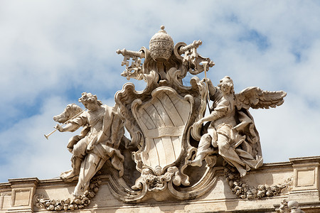 贝尔尼尼屋顶雕塑 意大利罗马 特雷维广场城市大理石风格景观柱子雕像喷泉流动海王星日光背景