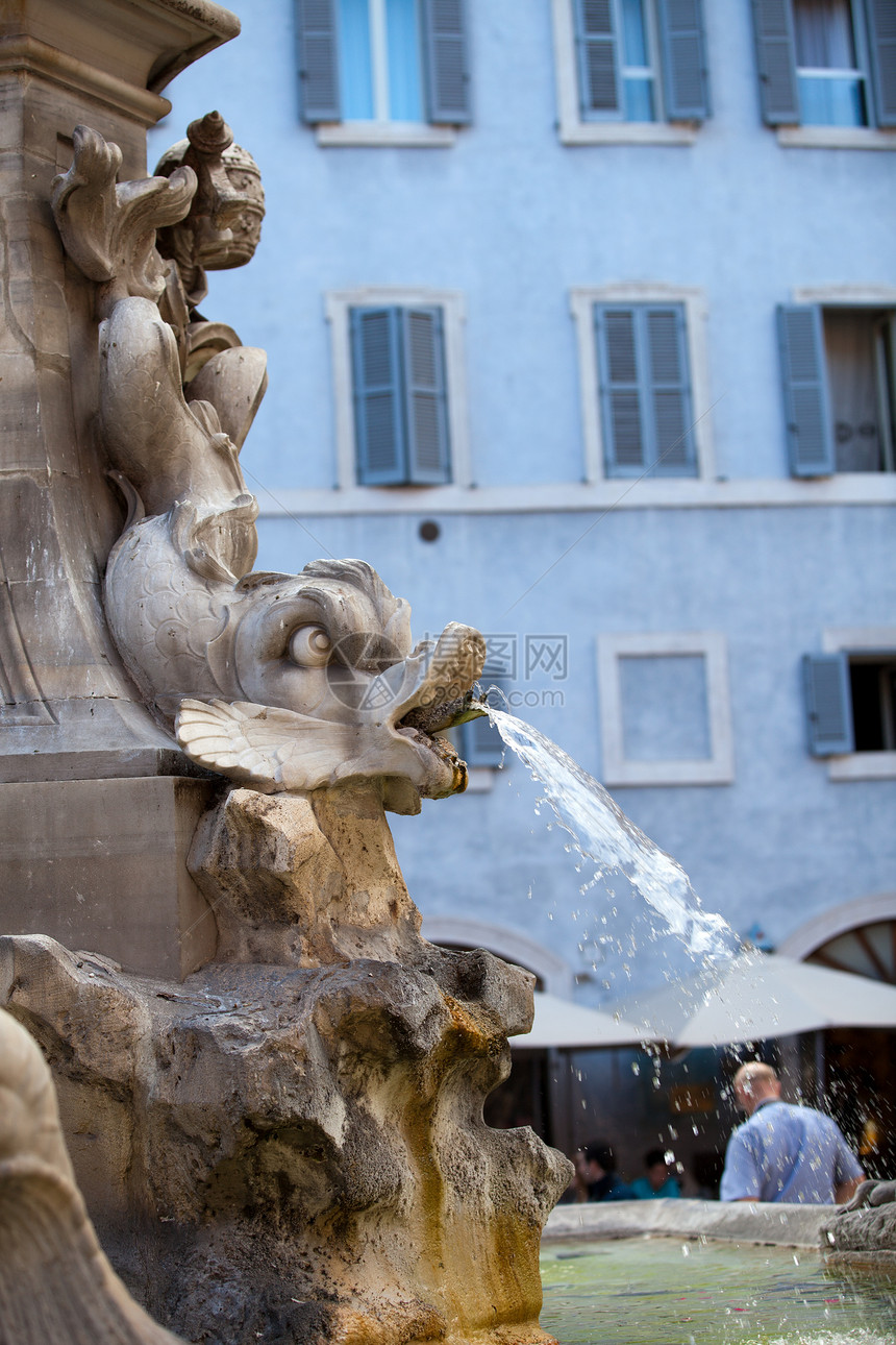 意大利罗马广场巴洛克喷泉的雕塑细节来源历史性旅行装饰广场喷泉雕像地标城市艺术图片