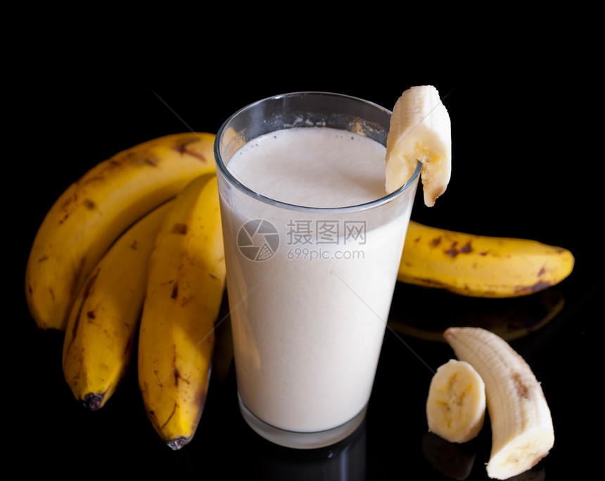香蕉冰沙小吃牛奶茶点饮料奶制品反射甜点玻璃营养美食图片