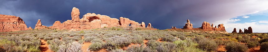 风暴全景之后的沙漠旅游太阳远足踪迹侵蚀干旱旅行公园橙子岩石图片