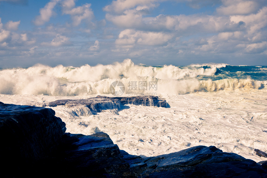 邦迪海滩的巨浪图片