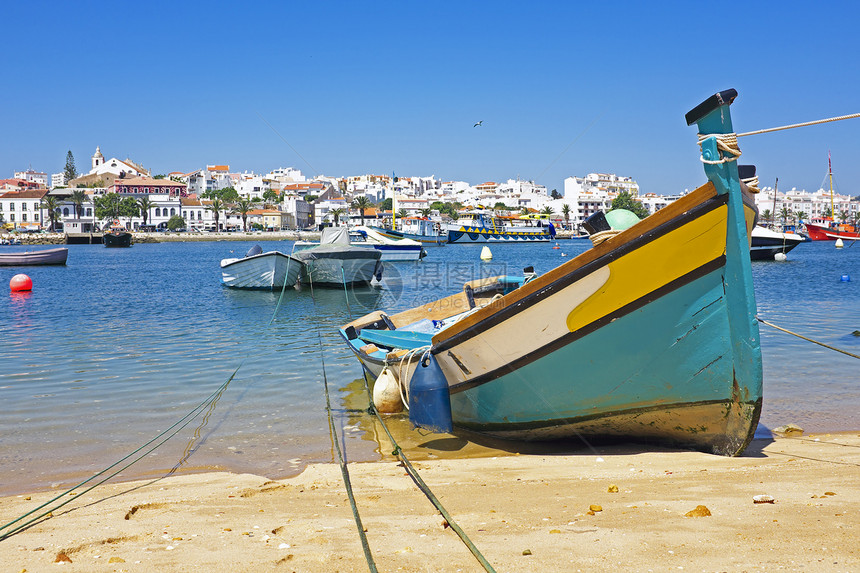 葡萄牙拉各斯的浏览情况渔船海洋村庄海浪房子海滩建筑学运输港口图片