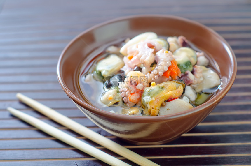 海产海鲜食物营养贝类美食胡椒盘子午餐牡蛎柠檬树叶图片