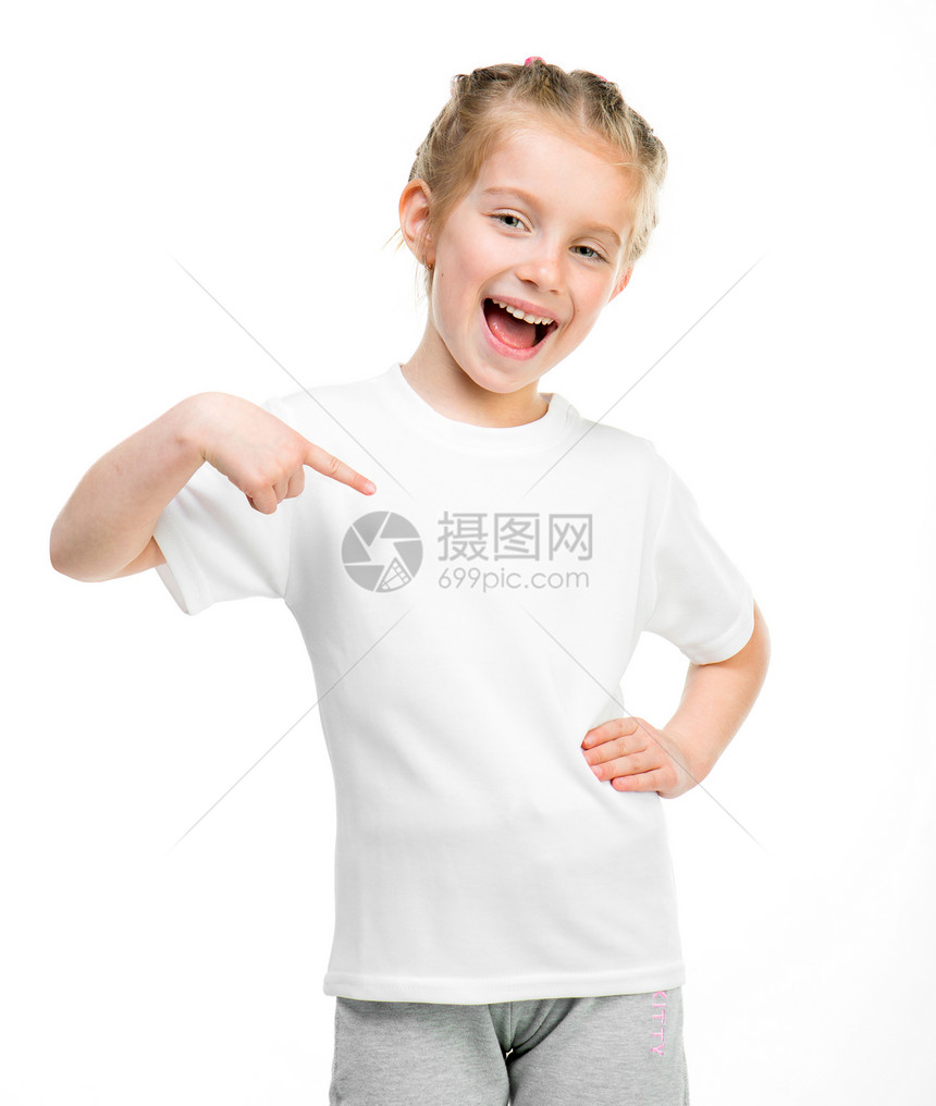 穿白色T恤衫的小女孩衬衫身体幸福棉布裙子微笑女性孩子纺织品衣服图片