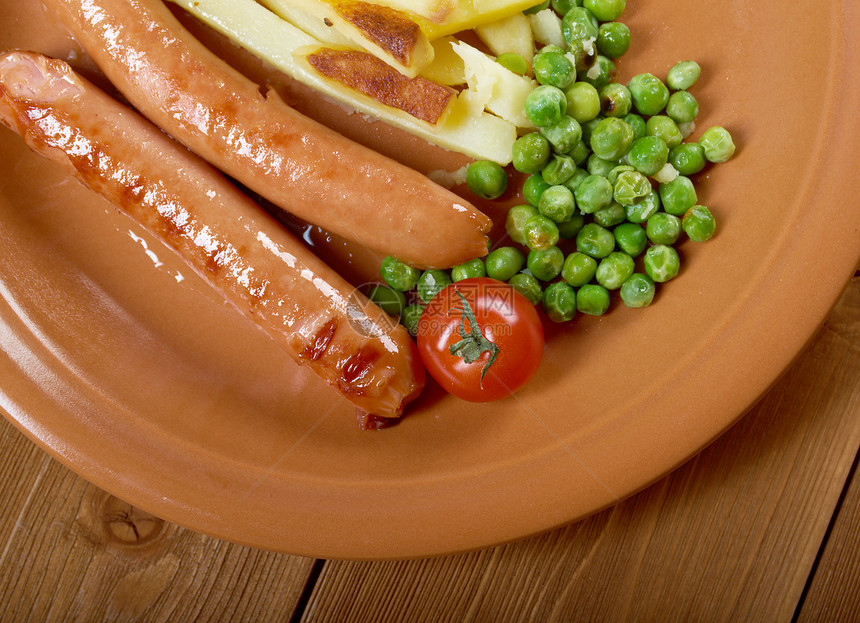 配薯条的香肠食物土豆白色蔬菜小吃绿色早餐午餐油炸猪肉图片