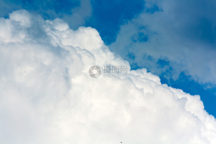 有云的蓝天空日光气氛多云蓝色气象生活天气臭氧天空气候图片